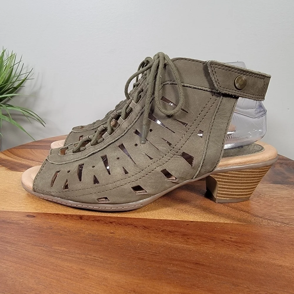Earth Olive Green Leather Heeled Sandals Oerforated Design Lace up Size 9 D Wide